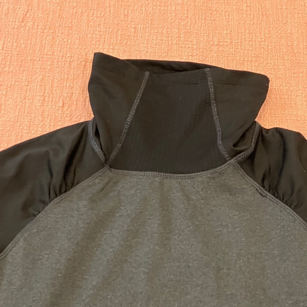 Reebok large wm’s Performance Long Sleeve Shirt / fleece sweater - Picture 3 of 16